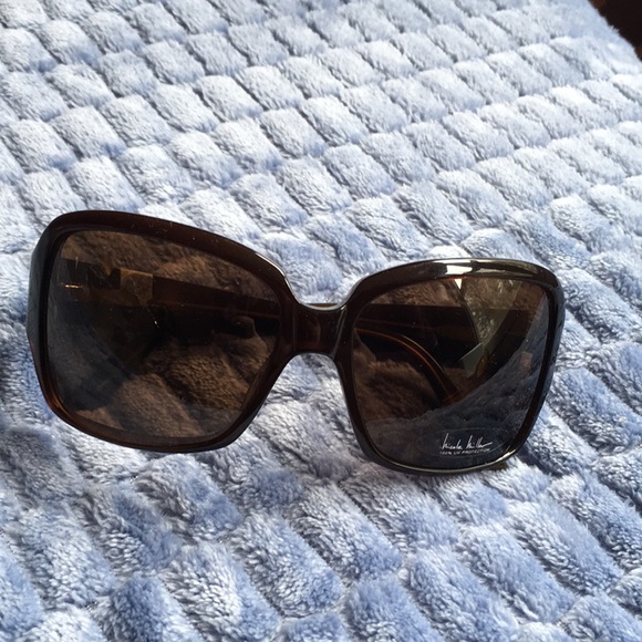 Nicole Miller Henna Brown Tribal Pattern Sunglasses Bain De Soleil - Picture 7 of 7